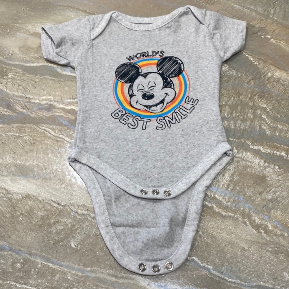 Disney Baby Mickey Mouse Short Sleeve 
BodySuit Size: 3-6 Months